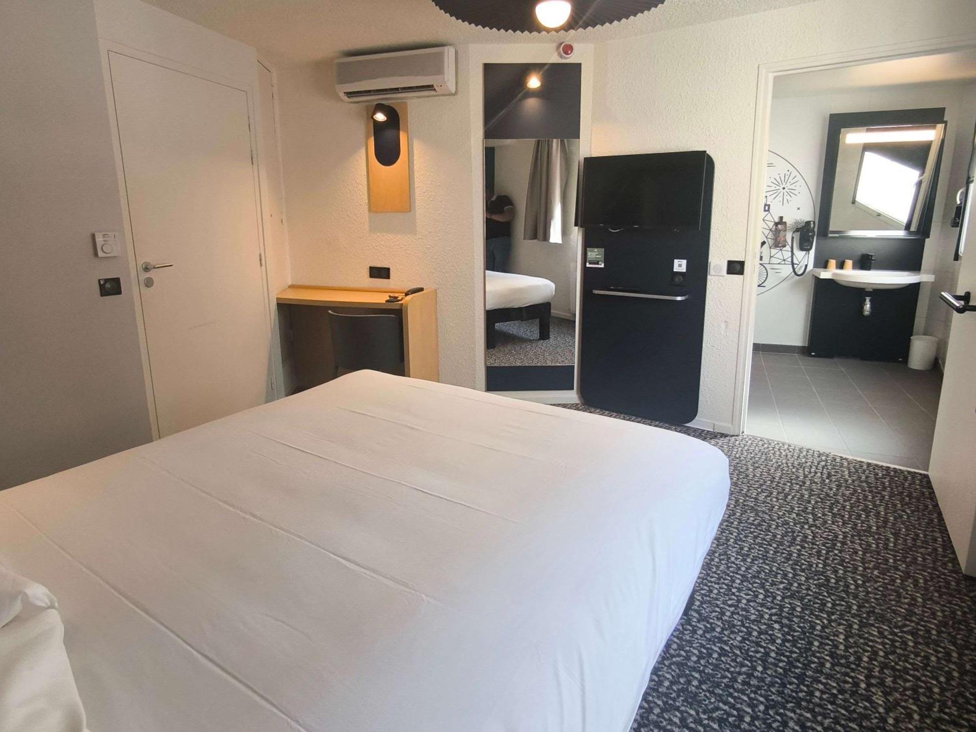 Hotel Ibis Paris Brancion Parc Des Expositions 15Eme Exterior foto